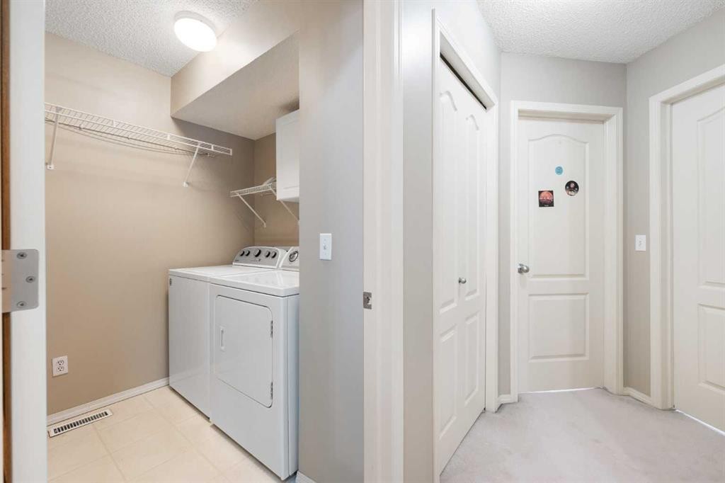 69 Hampstead Gardens Nw, Calgary, AB - Indoor Photo Showing Laundry Room