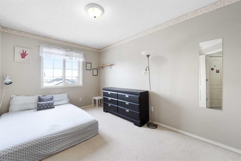 69 Hampstead Gardens Nw, Calgary, AB - Indoor Photo Showing Bedroom