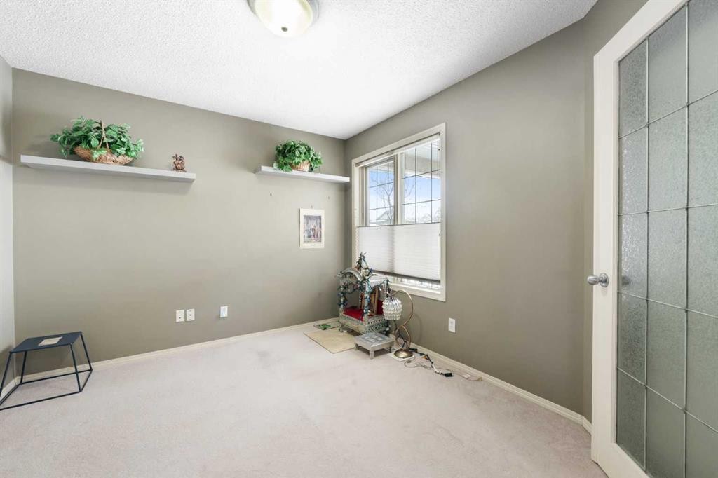 69 Hampstead Gardens Nw, Calgary, AB - Indoor Photo Showing Other Room