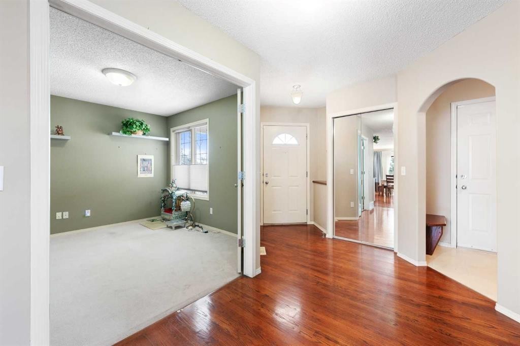 69 Hampstead Gardens Nw, Calgary, AB - Indoor Photo Showing Other Room