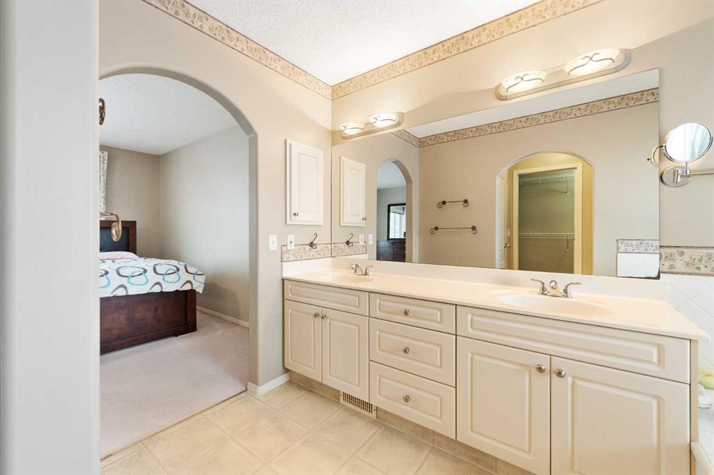 69 Hampstead Gardens Nw, Calgary, AB - Indoor Photo Showing Bathroom