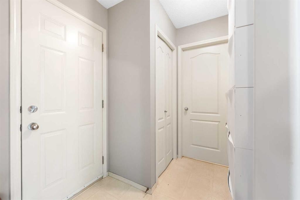 69 Hampstead Gardens Nw, Calgary, AB - Indoor Photo Showing Other Room