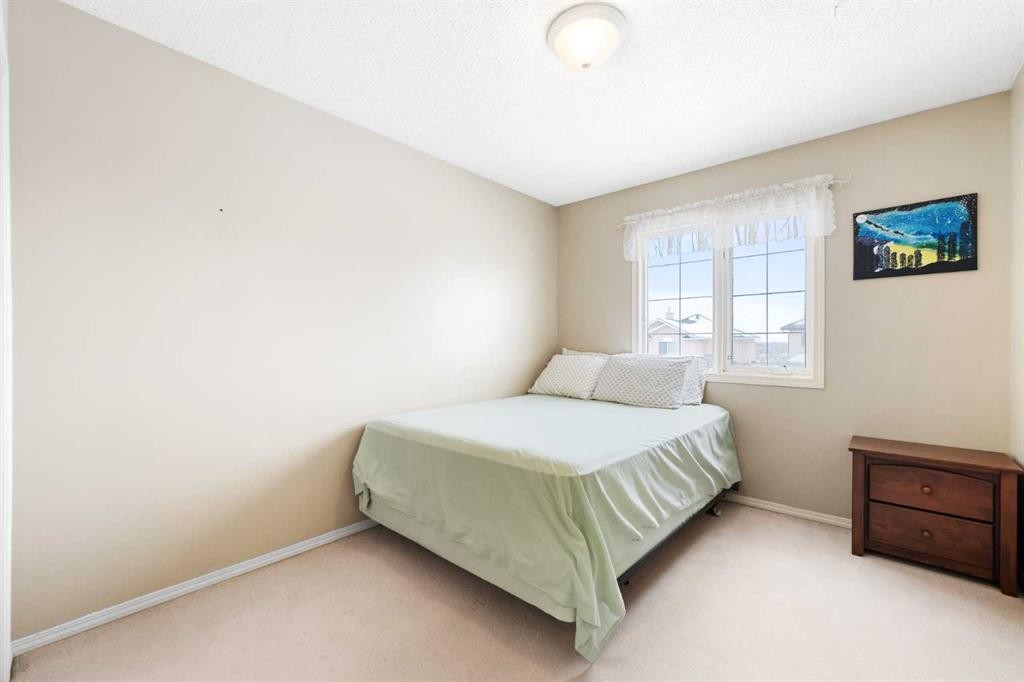 69 Hampstead Gardens Nw, Calgary, AB - Indoor Photo Showing Bedroom