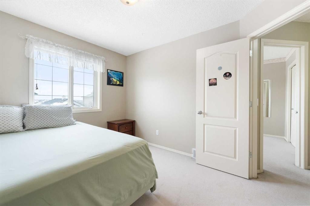 69 Hampstead Gardens Nw, Calgary, AB - Indoor Photo Showing Bedroom