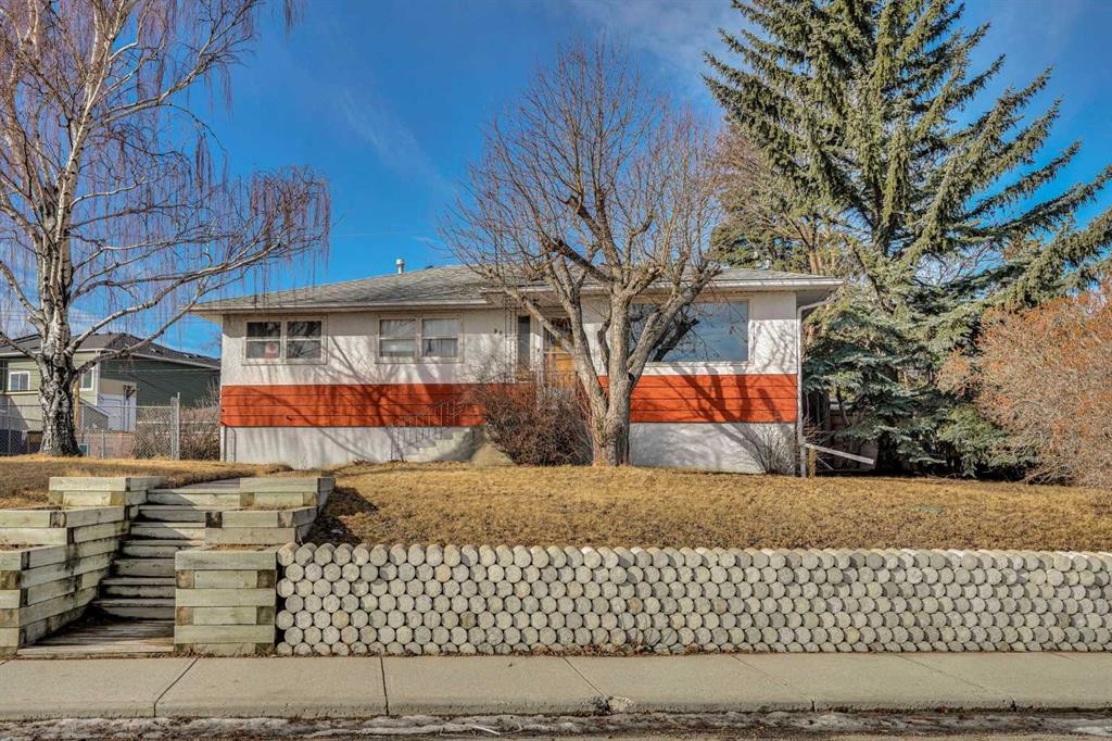 931 Robert Road Ne, Calgary, AB - Outdoor