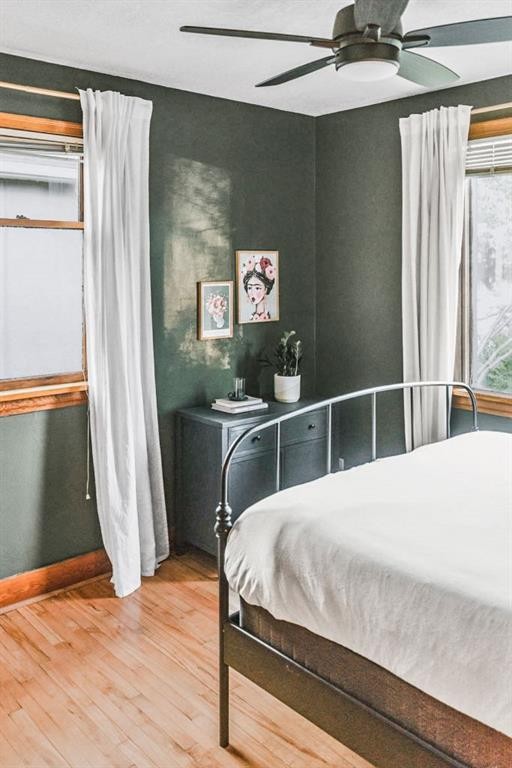 232 21 Avenue Ne, Calgary, AB - Indoor Photo Showing Bedroom