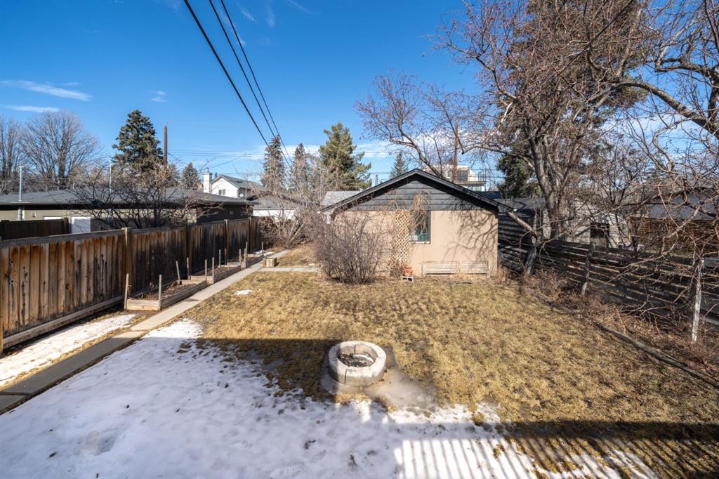 232 21 Avenue Ne, Calgary, AB - Outdoor