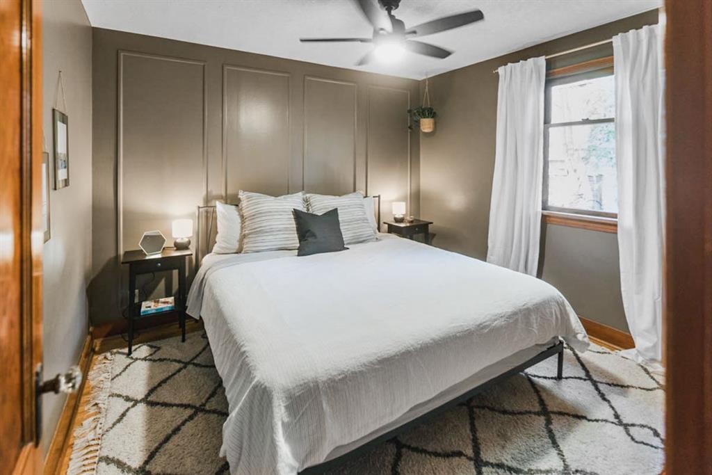 232 21 Avenue Ne, Calgary, AB - Indoor Photo Showing Bedroom