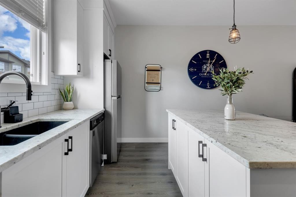 11 Sage Bluff Gate Nw, Calgary, AB - Indoor Photo Showing Kitchen With Double Sink