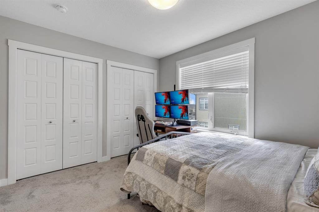 11 Sage Bluff Gate Nw, Calgary, AB - Indoor Photo Showing Bedroom