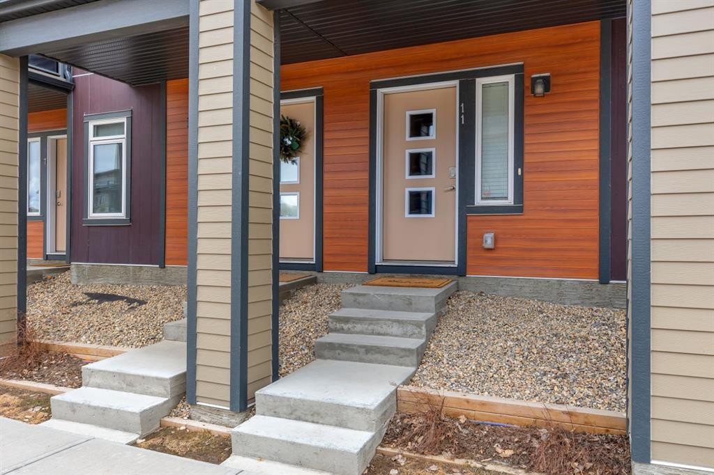 11 Sage Bluff Gate Nw, Calgary, AB - Outdoor With Exterior
