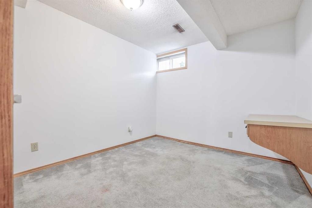 232 Templeside Circle Ne, Calgary, AB - Indoor Photo Showing Other Room