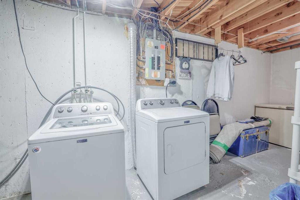 232 Templeside Circle Ne, Calgary, AB - Indoor Photo Showing Laundry Room