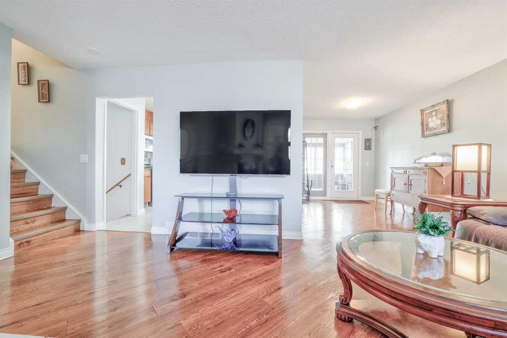 232 Templeside Circle Ne, Calgary, AB - Indoor Photo Showing Living Room