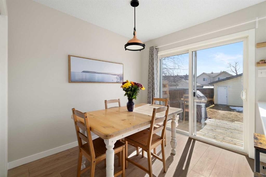 9 Elgin Mews Se, Calgary, AB - Indoor Photo Showing Dining Room