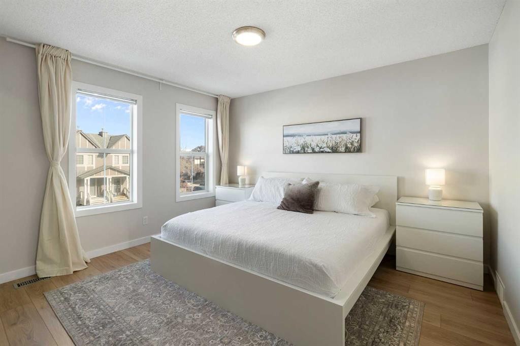 9 Elgin Mews Se, Calgary, AB - Indoor Photo Showing Bedroom