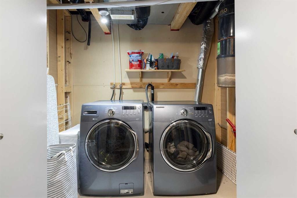 9 Elgin Mews Se, Calgary, AB - Indoor Photo Showing Laundry Room