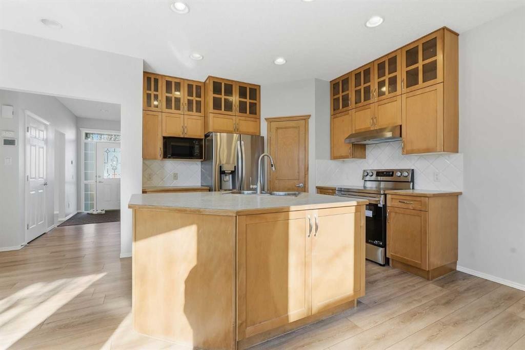 15172 Prestwick Boulevard Se, Calgary, AB - Indoor Photo Showing Kitchen