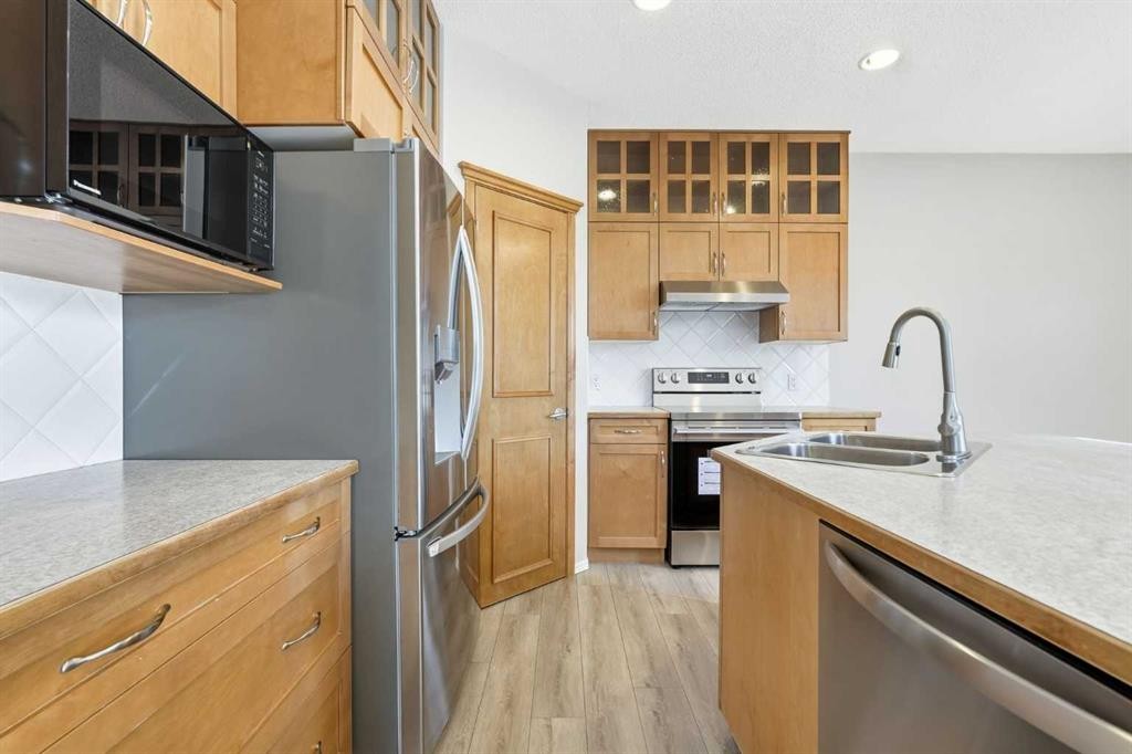 15172 Prestwick Boulevard Se, Calgary, AB - Indoor Photo Showing Kitchen With Double Sink