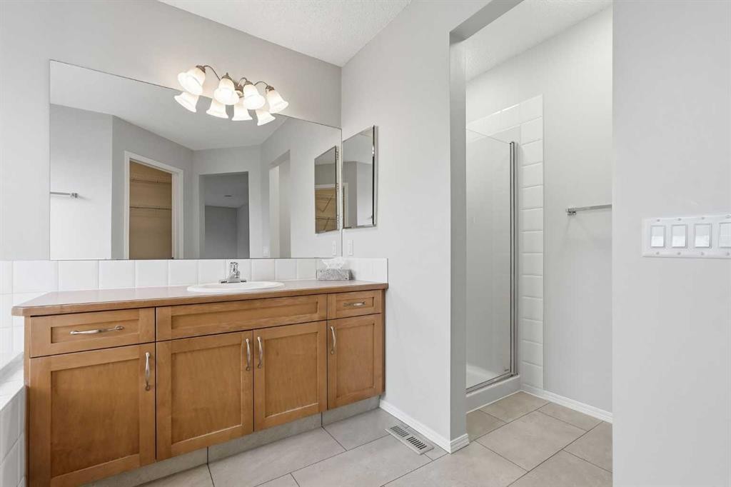 15172 Prestwick Boulevard Se, Calgary, AB - Indoor Photo Showing Bathroom