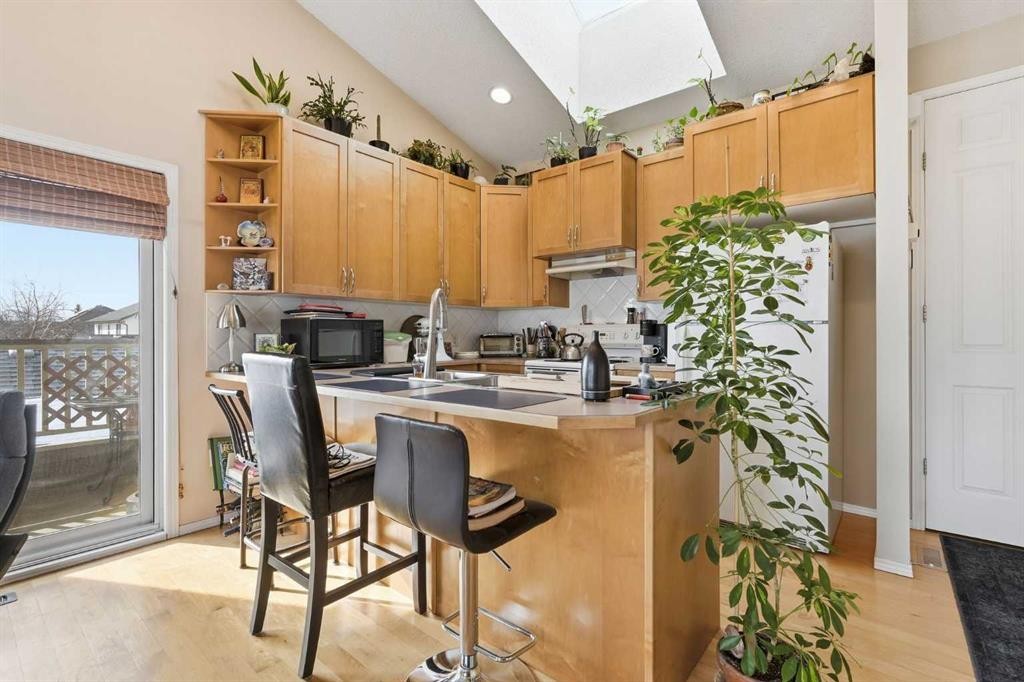 15172 Prestwick Boulevard Se, Calgary, AB - Indoor Photo Showing Kitchen With Double Sink