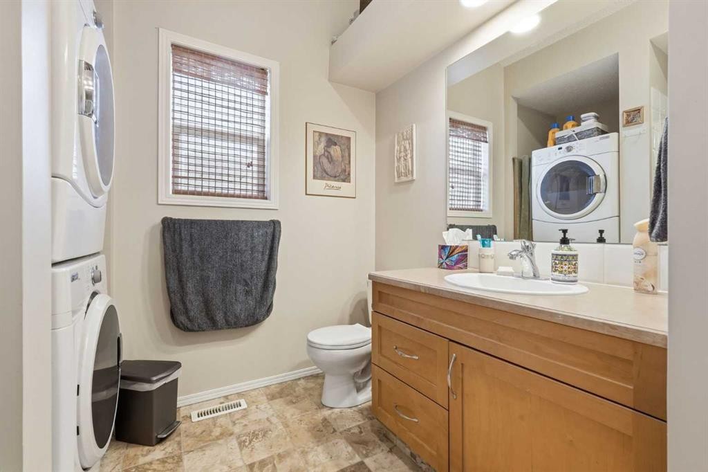 15172 Prestwick Boulevard Se, Calgary, AB - Indoor Photo Showing Bathroom