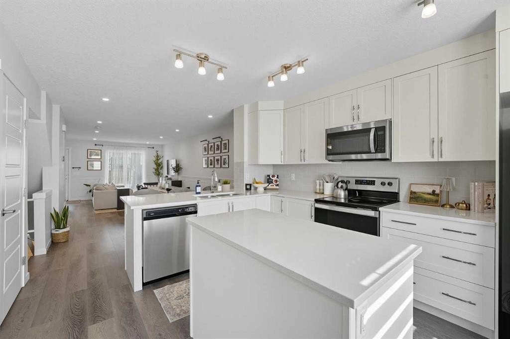 102-474 Seton Circle Se, Calgary, AB - Indoor Photo Showing Kitchen With Upgraded Kitchen