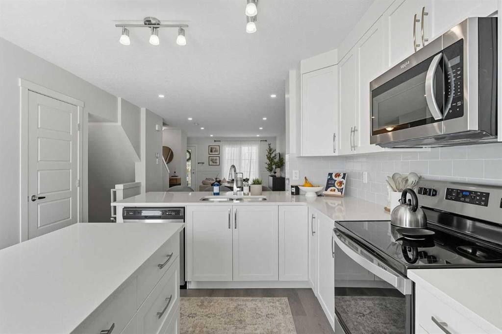 102-474 Seton Circle Se, Calgary, AB - Indoor Photo Showing Kitchen With Double Sink With Upgraded Kitchen
