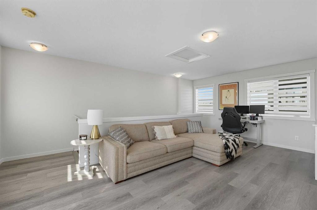 102-474 Seton Circle Se, Calgary, AB - Indoor Photo Showing Living Room