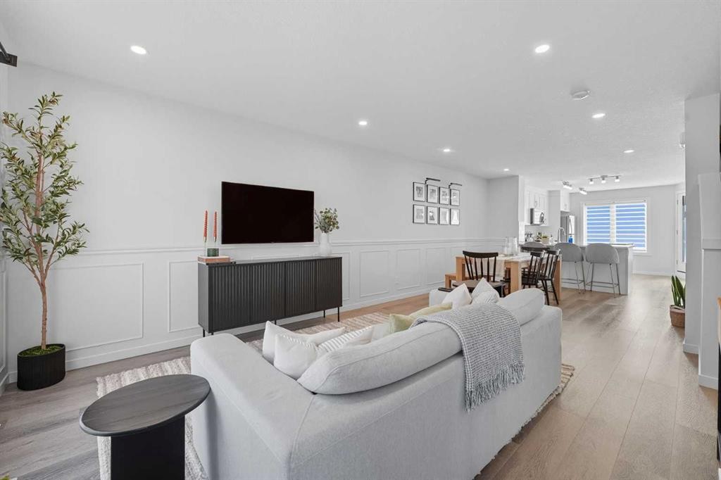 102-474 Seton Circle Se, Calgary, AB - Indoor Photo Showing Living Room