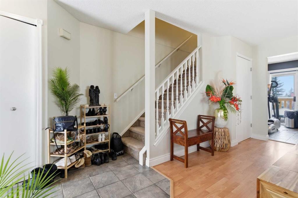 59 Abbeydale Villas Ne, Calgary, AB - Indoor Photo Showing Other Room