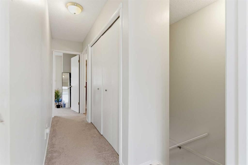 59 Abbeydale Villas Ne, Calgary, AB - Indoor Photo Showing Other Room