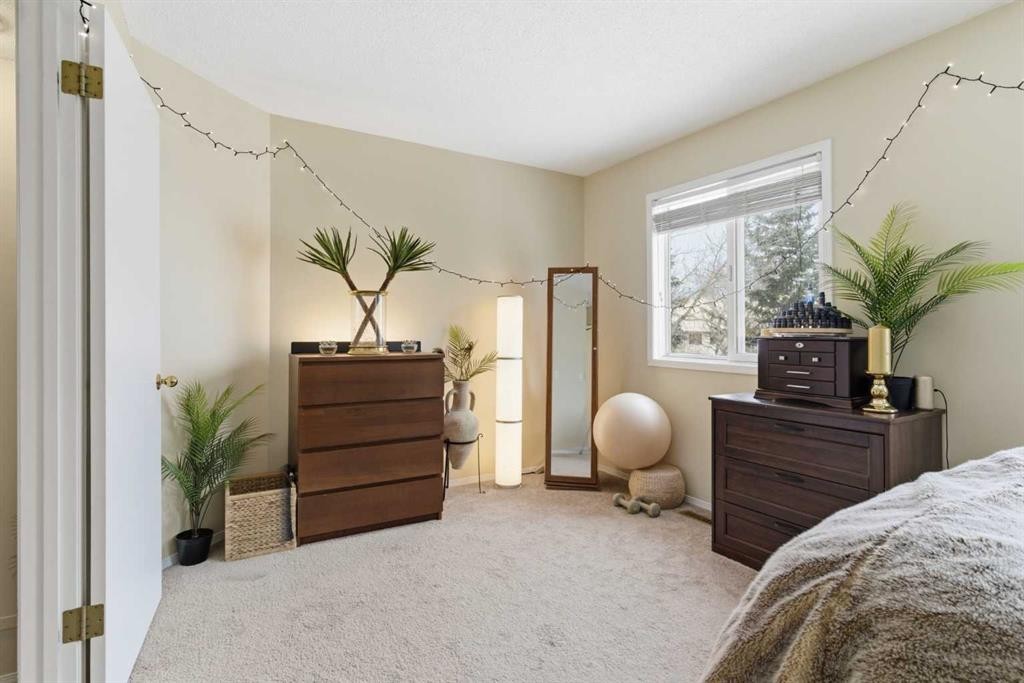 59 Abbeydale Villas Ne, Calgary, AB - Indoor Photo Showing Bedroom