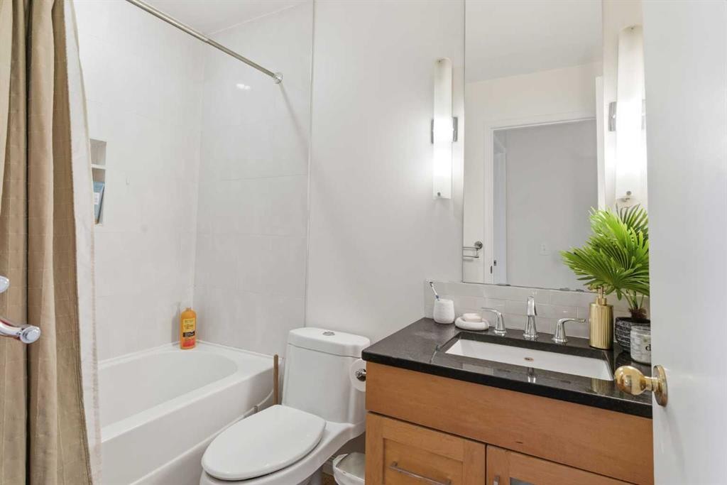 59 Abbeydale Villas Ne, Calgary, AB - Indoor Photo Showing Bathroom