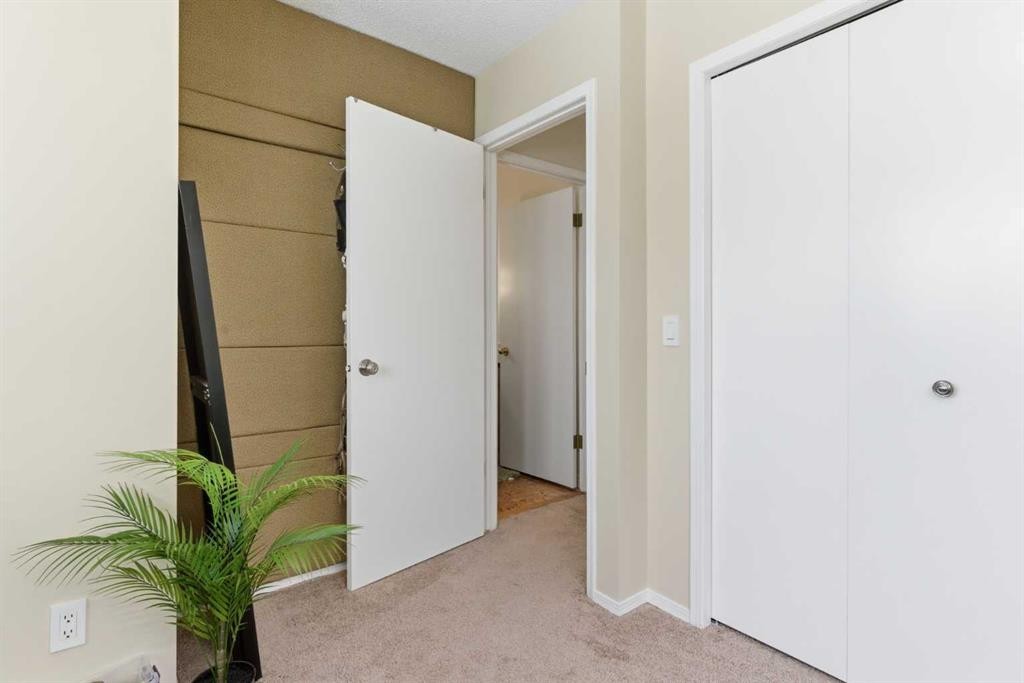 59 Abbeydale Villas Ne, Calgary, AB - Indoor Photo Showing Other Room