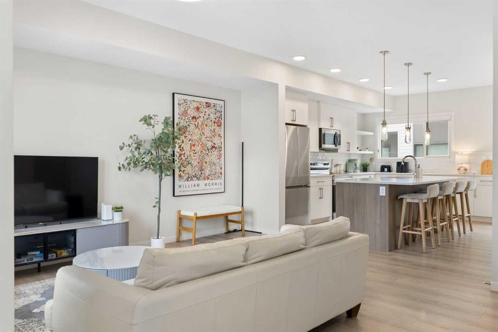 608-20295 Seton Way Se, Calgary, AB - Indoor