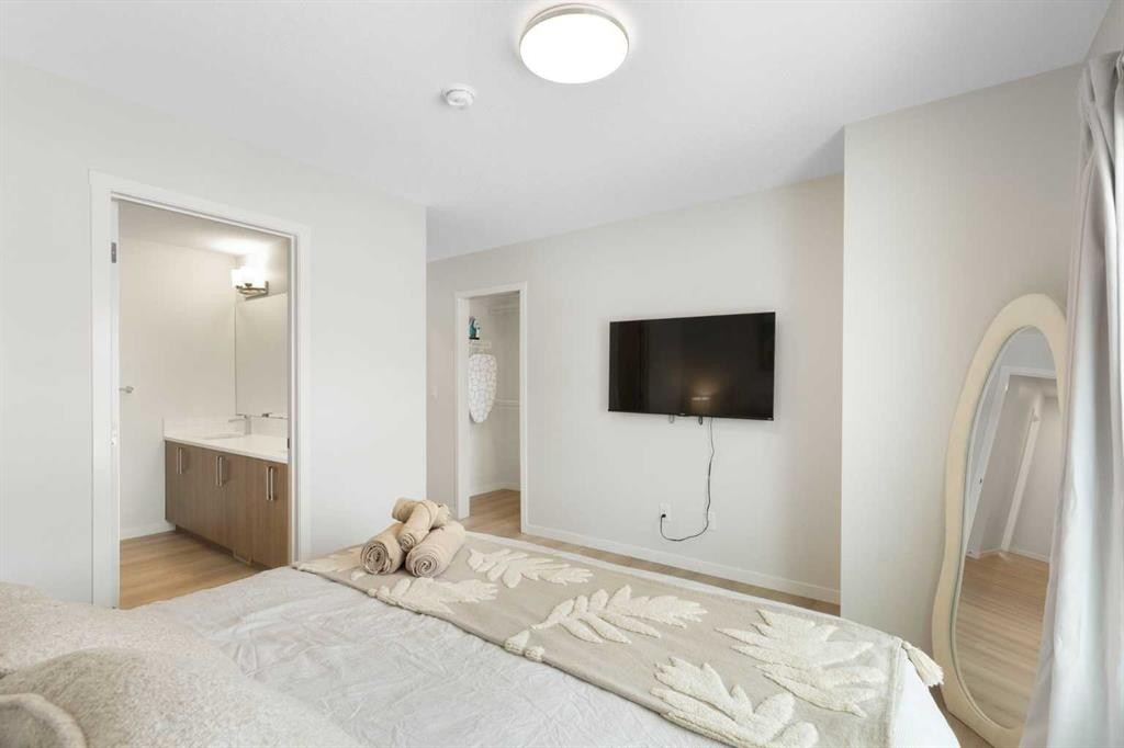 608-20295 Seton Way Se, Calgary, AB - Indoor Photo Showing Bedroom