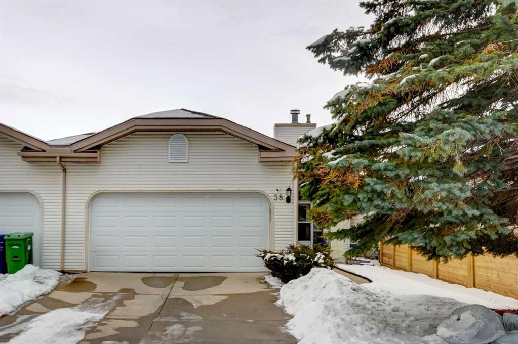 38 Millbank Hill Sw, Calgary, AB - Outdoor