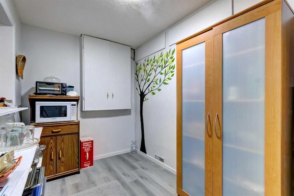 38 Millbank Hill Sw, Calgary, AB - Indoor