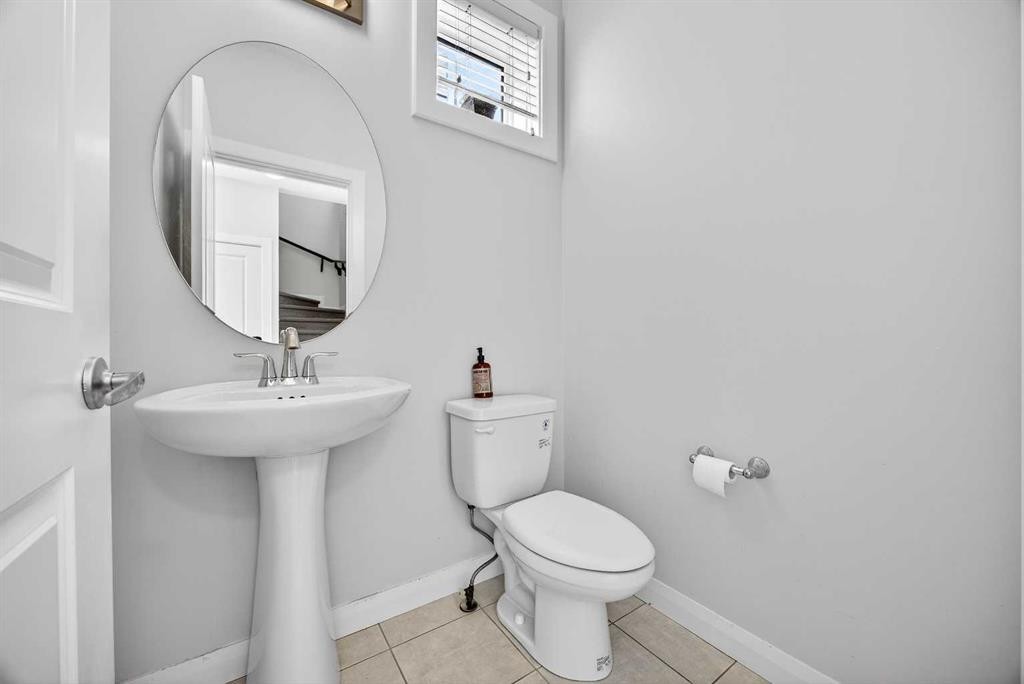 439 Redstone Drive Ne, Calgary, AB - Indoor Photo Showing Bathroom