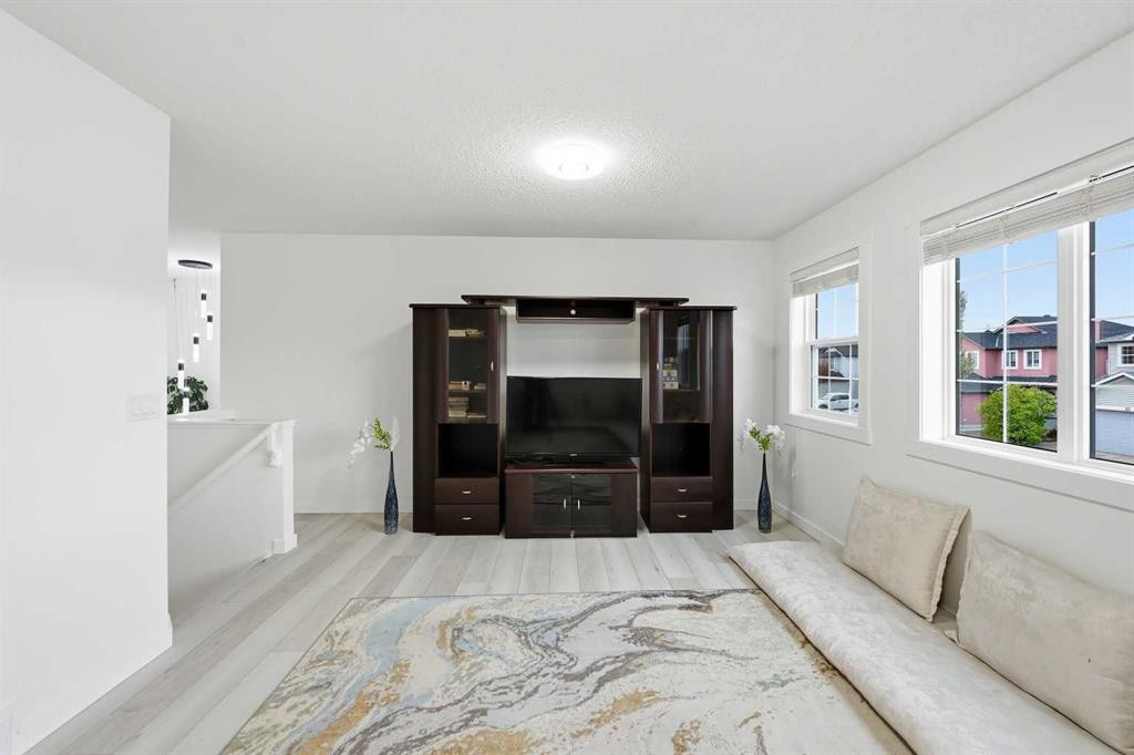 53 Martha'S Place Ne, Calgary, AB - Indoor Photo Showing Bedroom