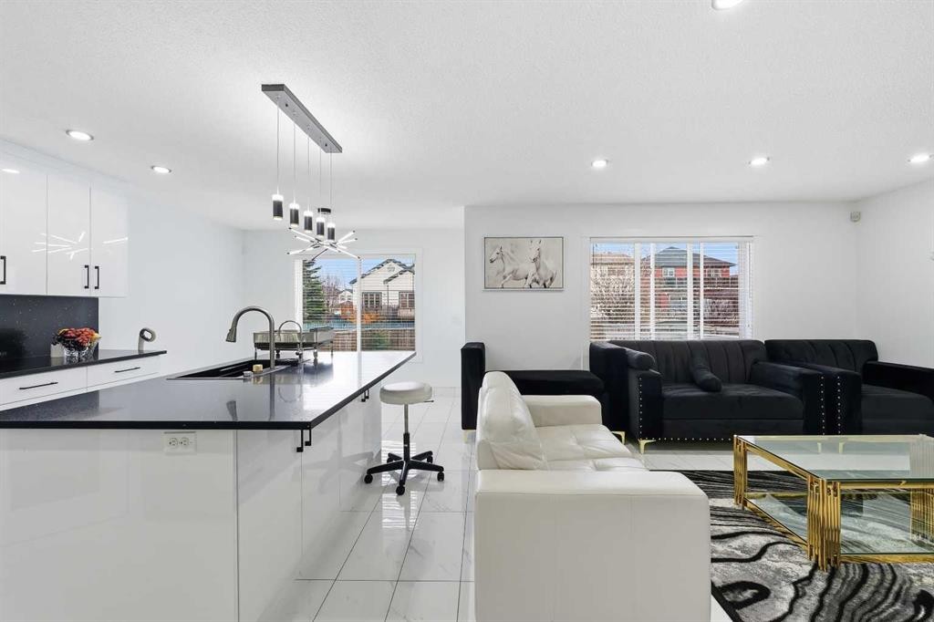 53 Martha'S Place Ne, Calgary, AB - Indoor