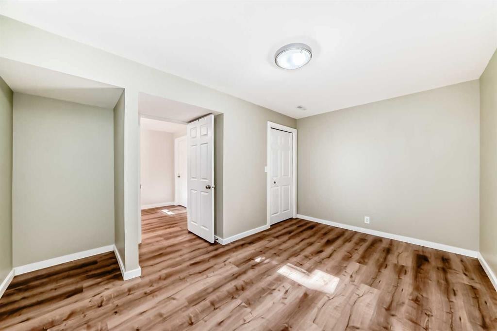 27 Gladeview Crescent Sw, Calgary, AB - Indoor Photo Showing Other Room