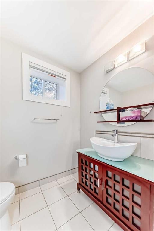 27 Gladeview Crescent Sw, Calgary, AB - Indoor Photo Showing Bathroom