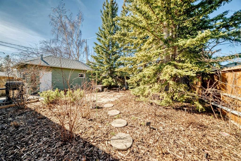 27 Gladeview Crescent Sw, Calgary, AB - Outdoor