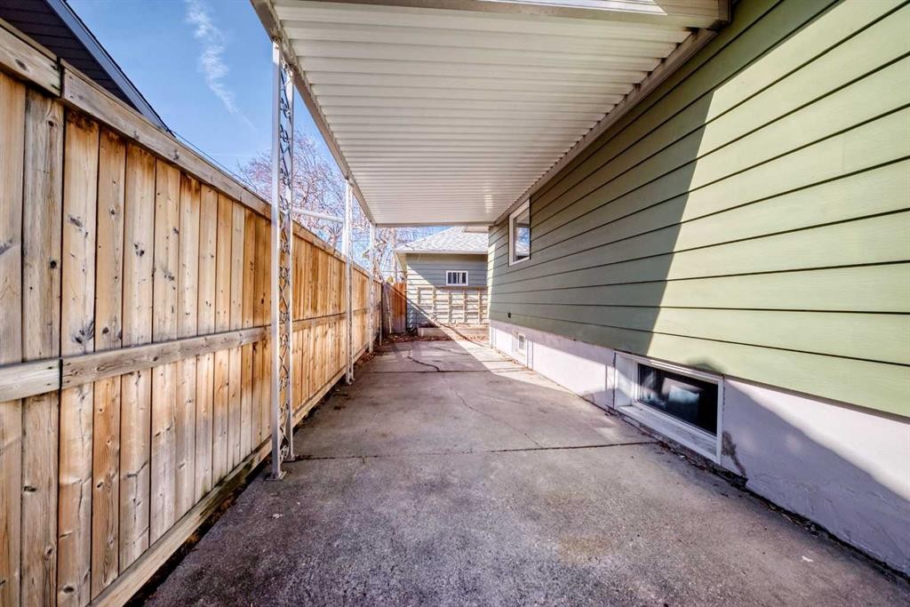 27 Gladeview Crescent Sw, Calgary, AB - Outdoor With Exterior