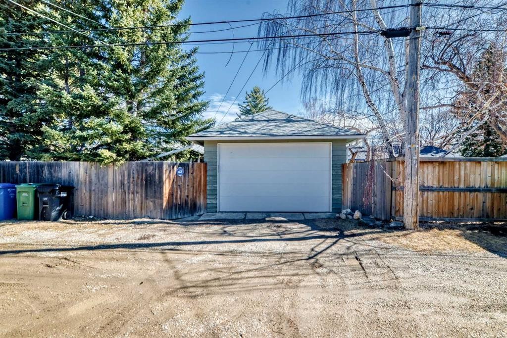 27 Gladeview Crescent Sw, Calgary, AB - Outdoor
