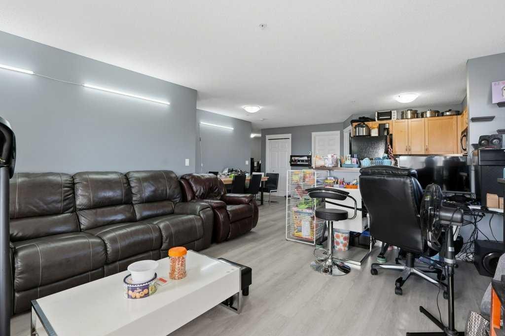 5106-70 Panamount Drive Nw, Calgary, AB - Indoor