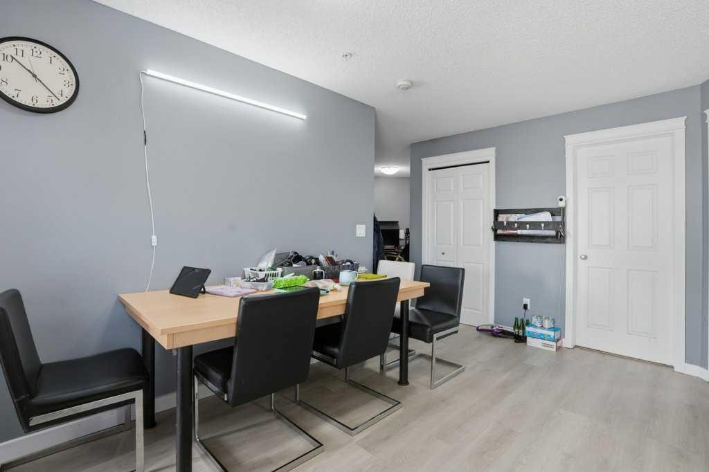 5106-70 Panamount Drive Nw, Calgary, AB - Indoor Photo Showing Dining Room
