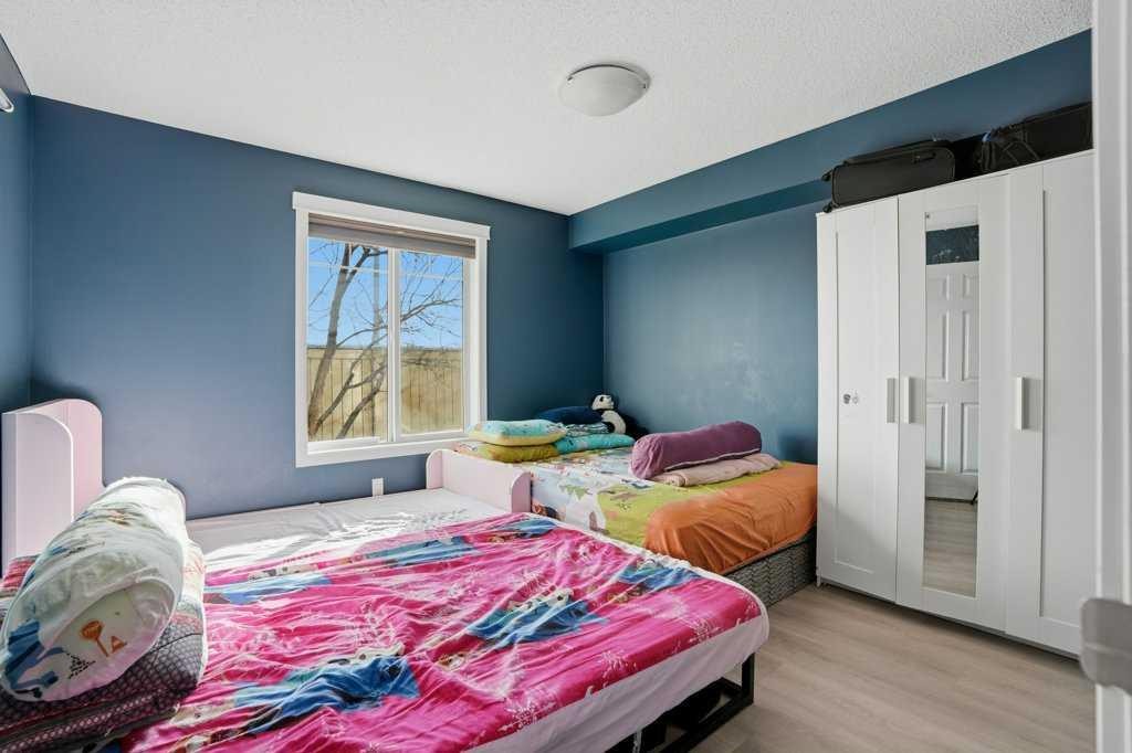 5106-70 Panamount Drive Nw, Calgary, AB - Indoor Photo Showing Bedroom